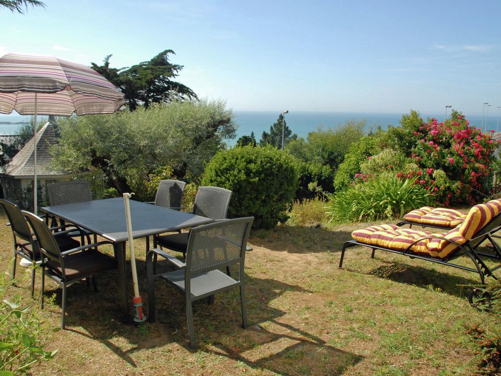 Beautiful Holiday Home With Sea View In Erquy Zimmer foto
